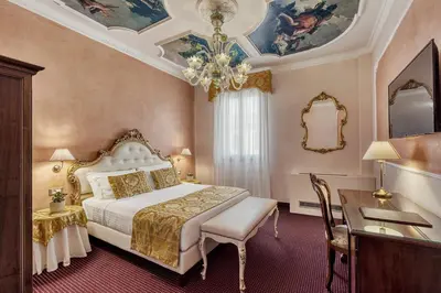 Letto o letti in una camera di Hotel Pausania