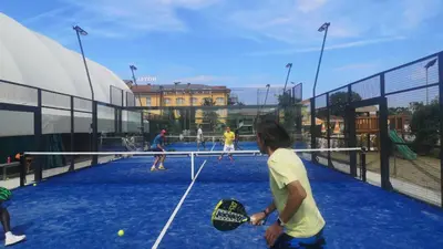 Attività di tennis o squash presso l'hotel o nelle vicinanze