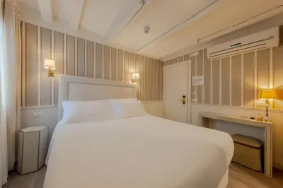 Letto o letti in una camera di Hotel Bartolomeo