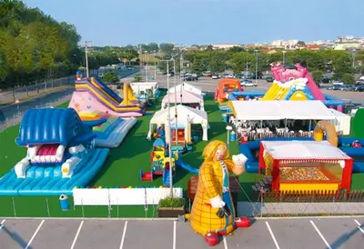 Area giochi per bambini di Jesolo Design Apartments - NEW 2025 - Central near the beach