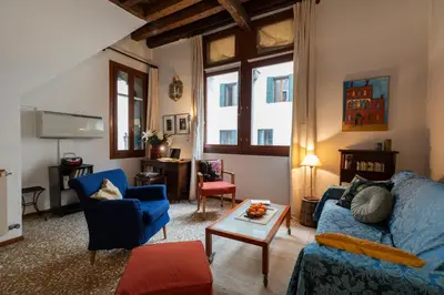 Area soggiorno di Cà Paola Cozy Venice Apartment