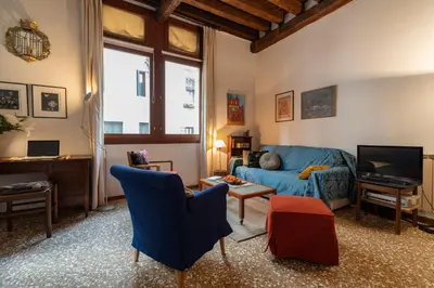 Area soggiorno di Cà Paola Cozy Venice Apartment