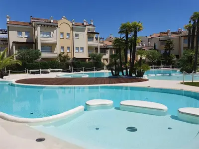 Piscina di Residenze Mediterranee - Immobiliare Living o nelle vicinanze