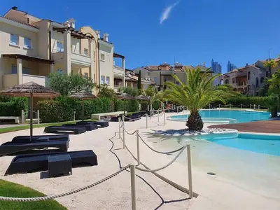 Piscina di Residenze Mediterranee - Immobiliare Living o nelle vicinanze