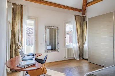 Letto o letti in una camera di Colleoni Apartment with 2 Superb Terraces