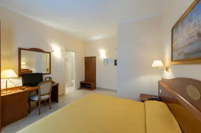 Letto o letti in una camera di Hotel Ambasciata Venice - Atika & Atif