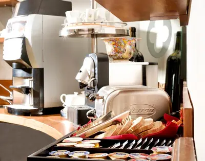 Set per la preparazione di tè e caffè presso Hotel Ca' D'Oro - WENICE Deep Culture