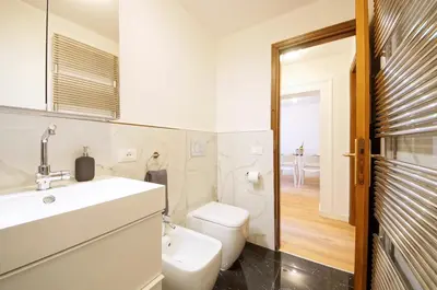 Bagno di Calle dei Fabbri Apartment Marble