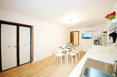 Cucina o angolo cottura di Calle dei Fabbri Apartment Marble