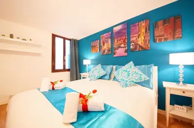 Letto o letti in una camera di Calle dei Fabbri Apartment Marble