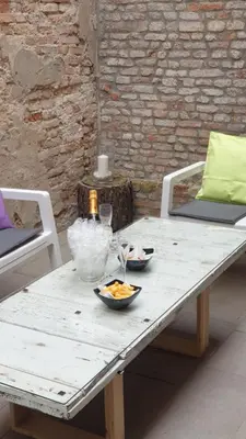 Area soggiorno di Venice Apartment with Private Courtyard