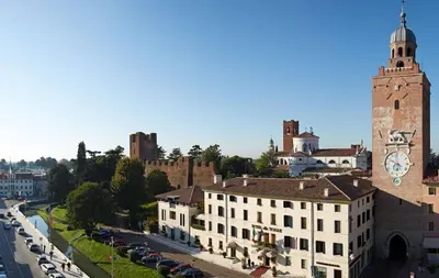 Vista generica su Castelfranco Veneto o vista sulla città dall'interno dell'hotel