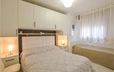 Letto o letti in una camera di Cozy Apartment In Rosolina Mare