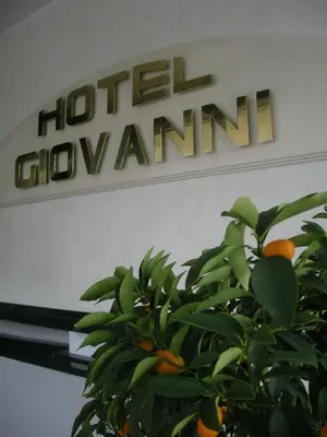 Certificato, attestato, insegna o altro documento esposto da Hotel Giovanni