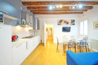 Cucina o angolo cottura di DolceVita Apartments N 502 Biennale