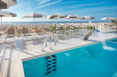 Piscina di Hotel Capitol o nelle vicinanze