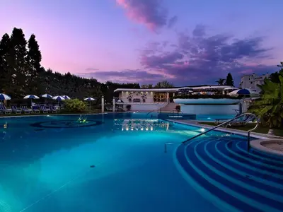 Piscina di Hotel Mioni Pezzato o nelle vicinanze