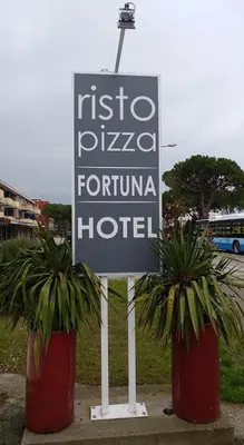 Certificato, attestato, insegna o altro documento esposto da Hotel Ristorante Fortuna
