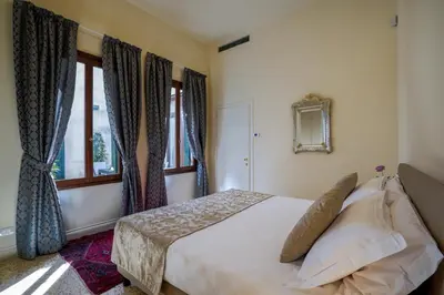 Letto o letti in una camera di Ca' Longo Palace Damasco