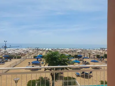 Vista generica sul mare o vista sul mare dall'interno dell'appartamento
