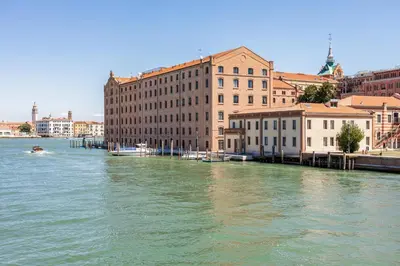 Vista sul fiume nelle vicinanze dell'appartamento