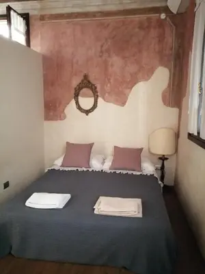 Letto o letti in una camera di Monolocale nell'antica zona del Ghetto.