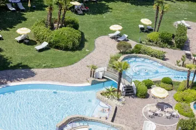 Piscina di Galzignano Resort Terme & Golf - Hotel Splendid o nelle vicinanze