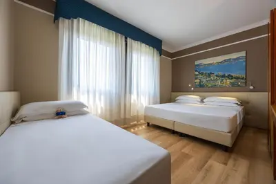 Letto o letti in una camera di iH Hotels Padova Admiral
