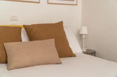 Letto o letti in una camera di Centrale Mazzoni Apartments R&R