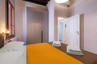 Letto o letti in una camera di Querini Suite-Balcony on canal, close to San Marco