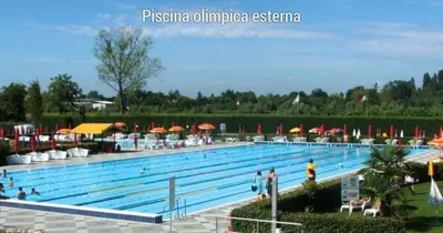 Piscina di ERMAN HOUSE Mansarda sulla Riviera del Brenta Venezia o nelle vicinanze