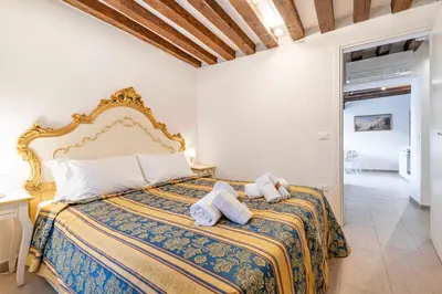 Letto o letti in una camera di Ca' Leoncino - Venice canal front apartment