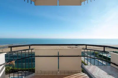 Vista generica sul mare o vista sul mare dall'interno dell'appartamento