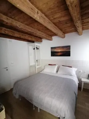 Letto o letti in una camera di VERDEPOESIA