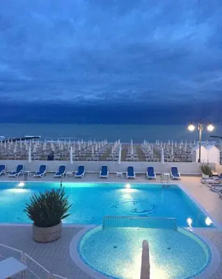 Piscina di Hotel Condor o nelle vicinanze