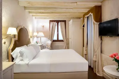 Letto o letti in una camera di Maison Venezia | UNA Esperienze