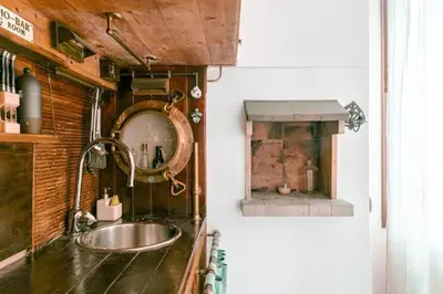 Cucina o angolo cottura di Venetian pink apartment in Dorsoduro