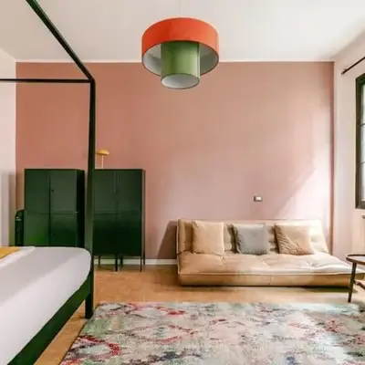 Venetian pink apartment in Dorsoduro