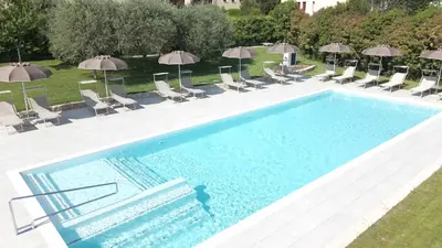 Piscina di Villa Trieste M o nelle vicinanze