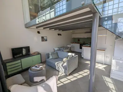 TV o dispositivi per l'intrattenimento presso mini loft Lido with own sunny & private garden