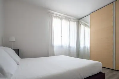 Letto o letti in una camera di Bright Apartment On Venetian Roofs R&R