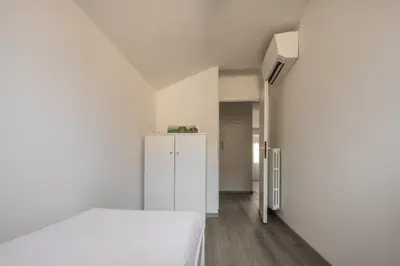 Letto o letti in una camera di Bright Apartment On Venetian Roofs R&R