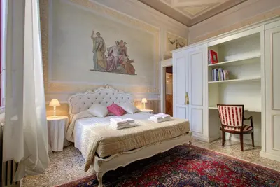 Letto o letti in una camera di DOGE STAIR, gorgeous - BBC Venice Grand 2024 Tour recorded here!