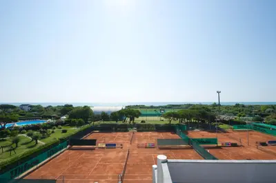Attività di tennis o squash presso l'hotel o nelle vicinanze
