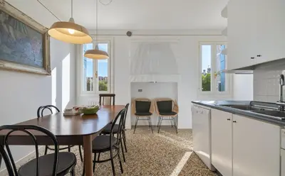 Cucina o angolo cottura di Apartment with view in Venice, Arsenale.