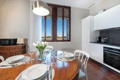 Cucina o angolo cottura di Ca' delle Contesse - Villa on lagoon with private dock and spectacular view