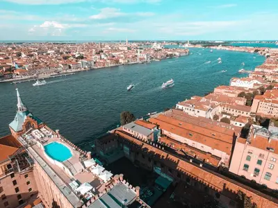 Vista generica su Venezia o vista sulla città dall'interno dell'hotel