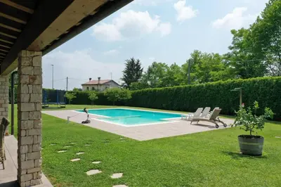 Piscina di Wanderlust Apt in Villa con Piscina - 45 min Venezia - Zona Unesco o nelle vicinanze