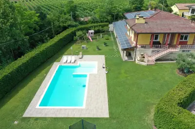 Piscina di Wanderlust Apt in Villa con Piscina - 45 min Venezia - Zona Unesco o nelle vicinanze