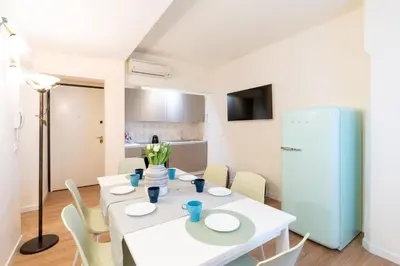 Cucina o angolo cottura di Ricco di comfort, grande, luminoso e comodo